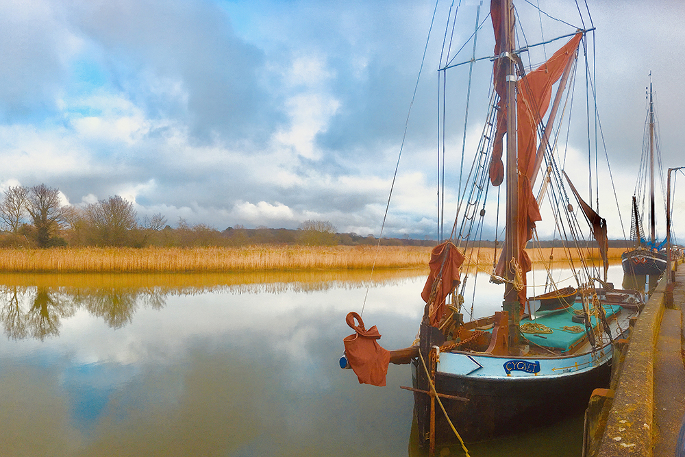SNAPE RIVER AND BOAT.JPG